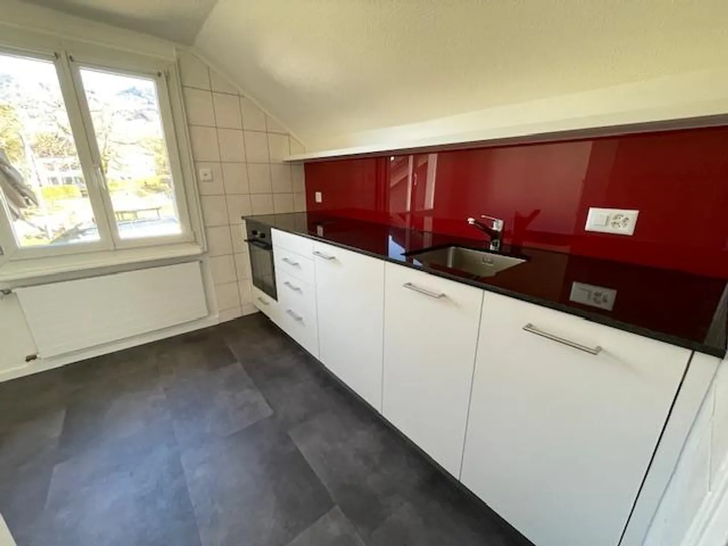 Charmante Dachwohnung mit Aussicht - Foto 7 von 8