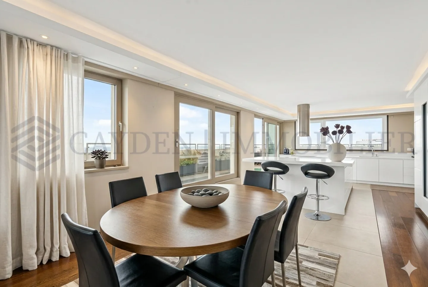 Penthouse with panoramic view - Photo 3 of 7