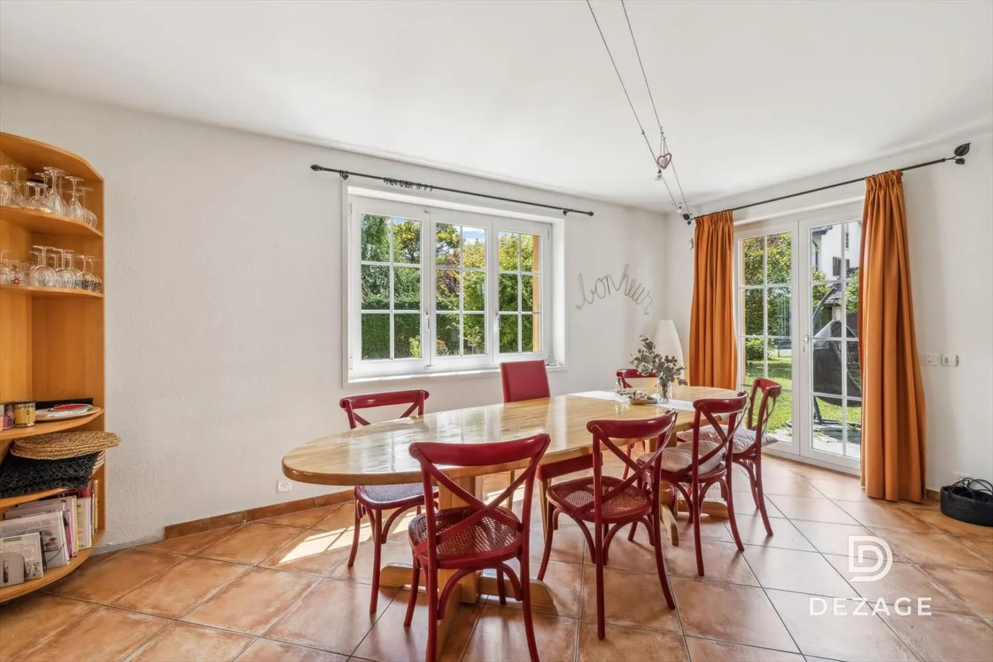 Coppet - Maison familiale calme avec grand jardin, proche des commodités et à 10 minutes de Genève - Photo 3 sur 11