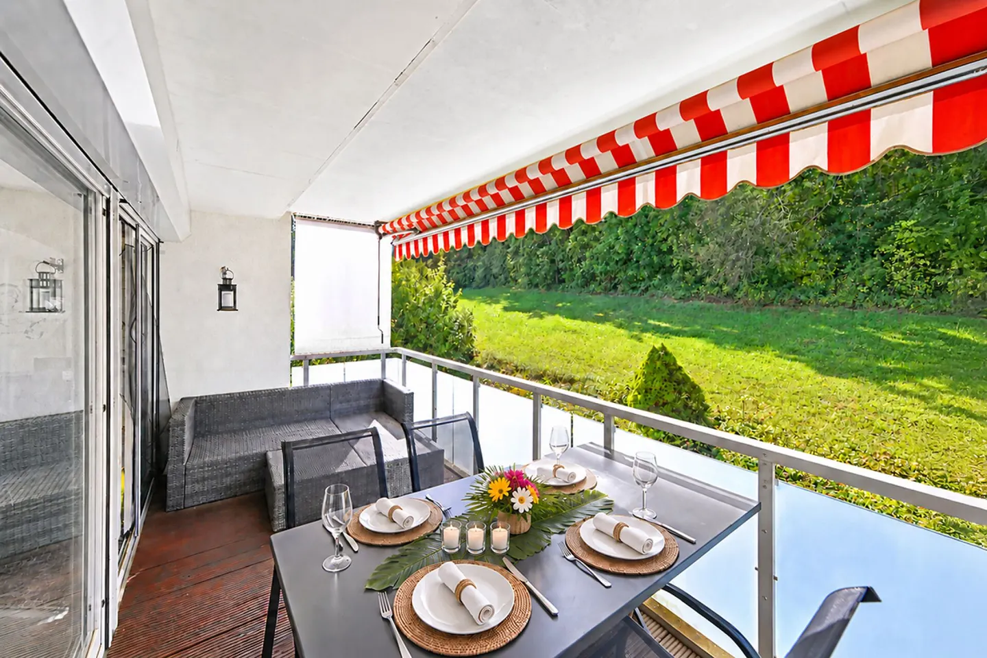 5.5 Room Condominium in a Quiet Location with a View of the Greenery - Photo 4 of 14