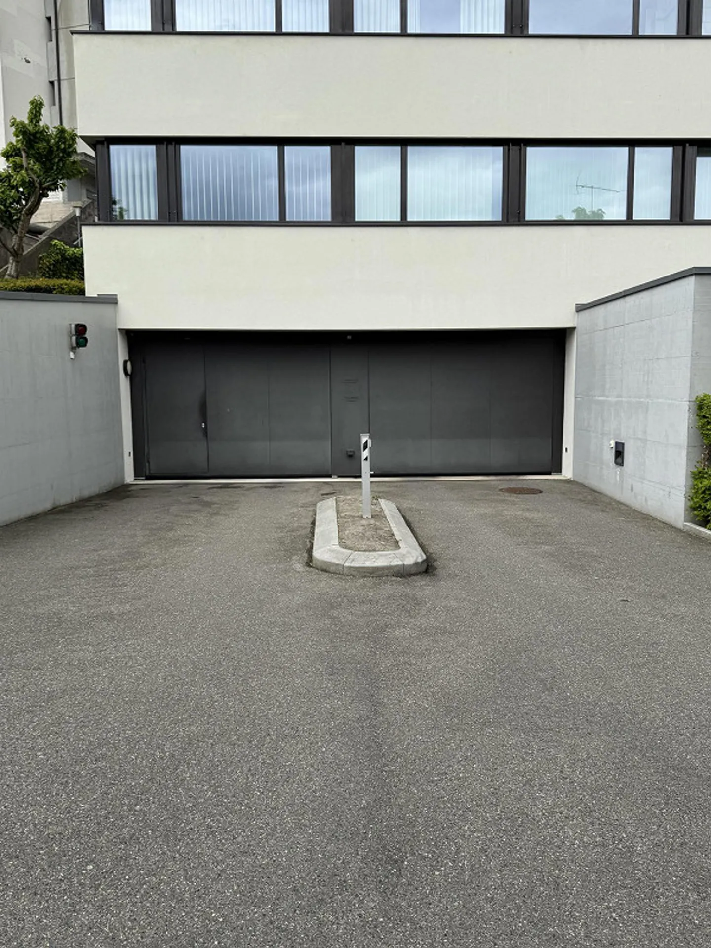 Place de parking individuelle à louer – Rütelerstrasse 27, Horgen - Photo 2 sur 4