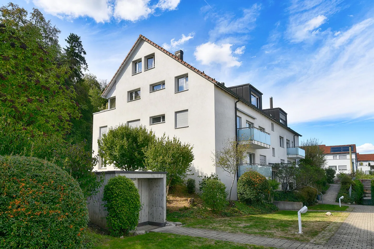 5.5 Room Condominium in a Quiet Location with a View of the Greenery - Photo 12 of 14