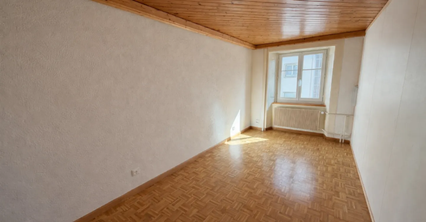 St-Imier, wunderschöner Duplex mit 4,5 Zimmern im 3. Stock mit Gemeinschaftsterrasse - Foto 8 von 11