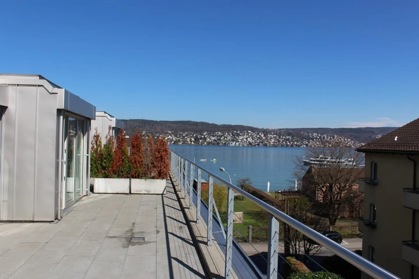 Bellissimo attico di 2,5 stanze con vista lago - Foto 1 di 6