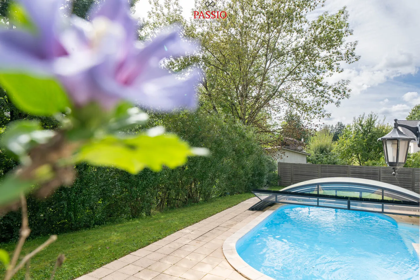 Einfamilienhaus mit 5,5 Zimmern, Swimmingpool und großem Garten - Foto 2 von 37