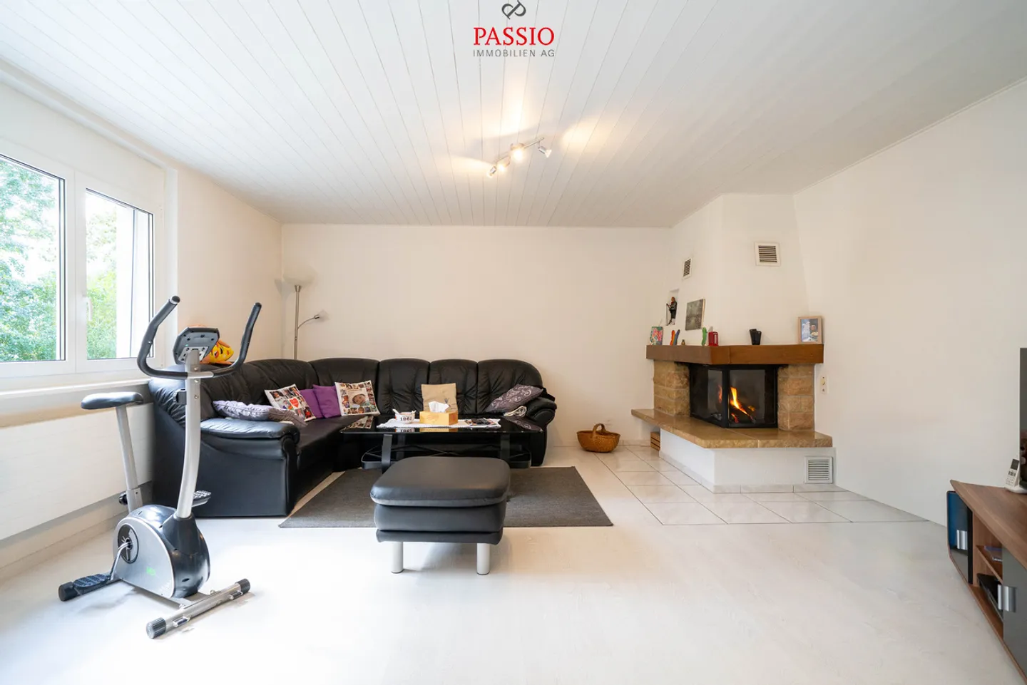 Einfamilienhaus mit 5,5 Zimmern, Swimmingpool und großem Garten - Foto 4 von 37