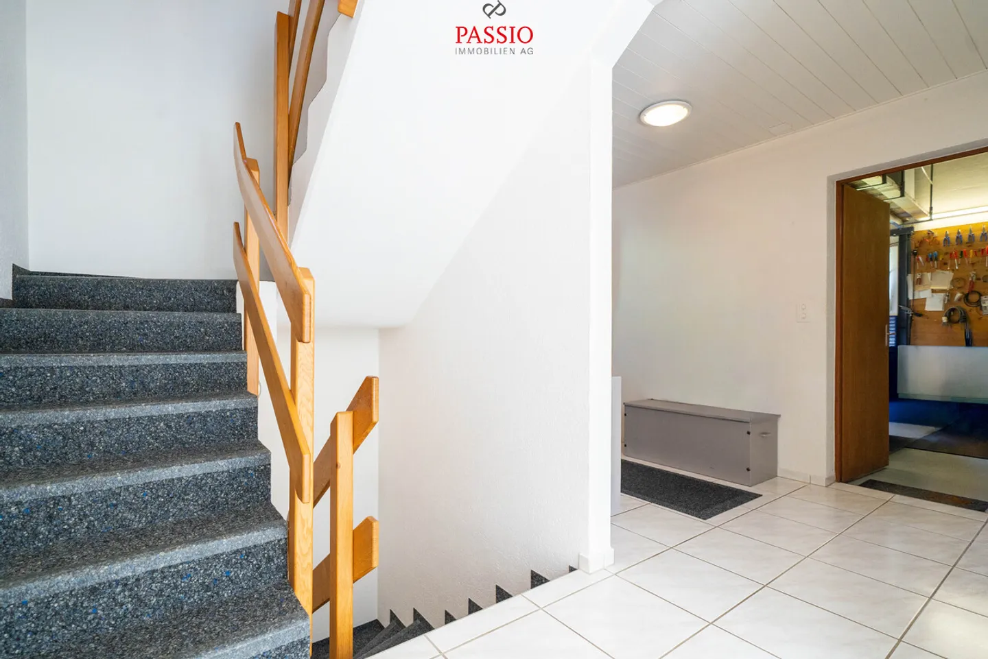 Einfamilienhaus mit 5,5 Zimmern, Swimmingpool und großem Garten - Foto 5 von 37