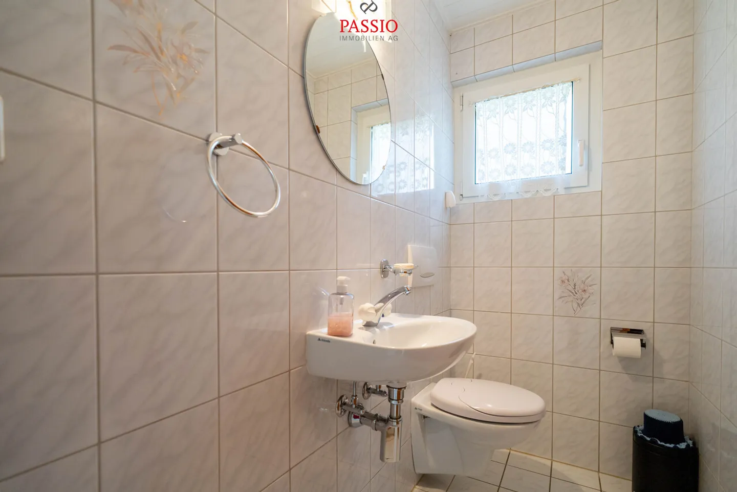 Einfamilienhaus mit 5,5 Zimmern, Swimmingpool und großem Garten - Foto 12 von 37