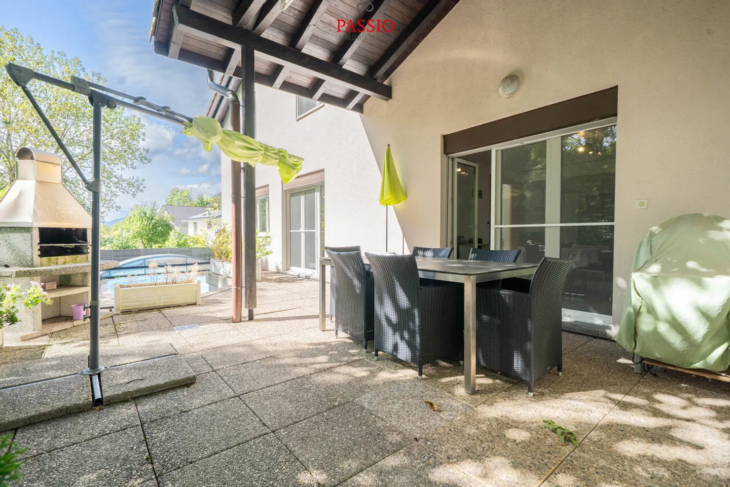 Einfamilienhaus mit 5,5 Zimmern, Swimmingpool und großem Garten - Foto 15 von 37