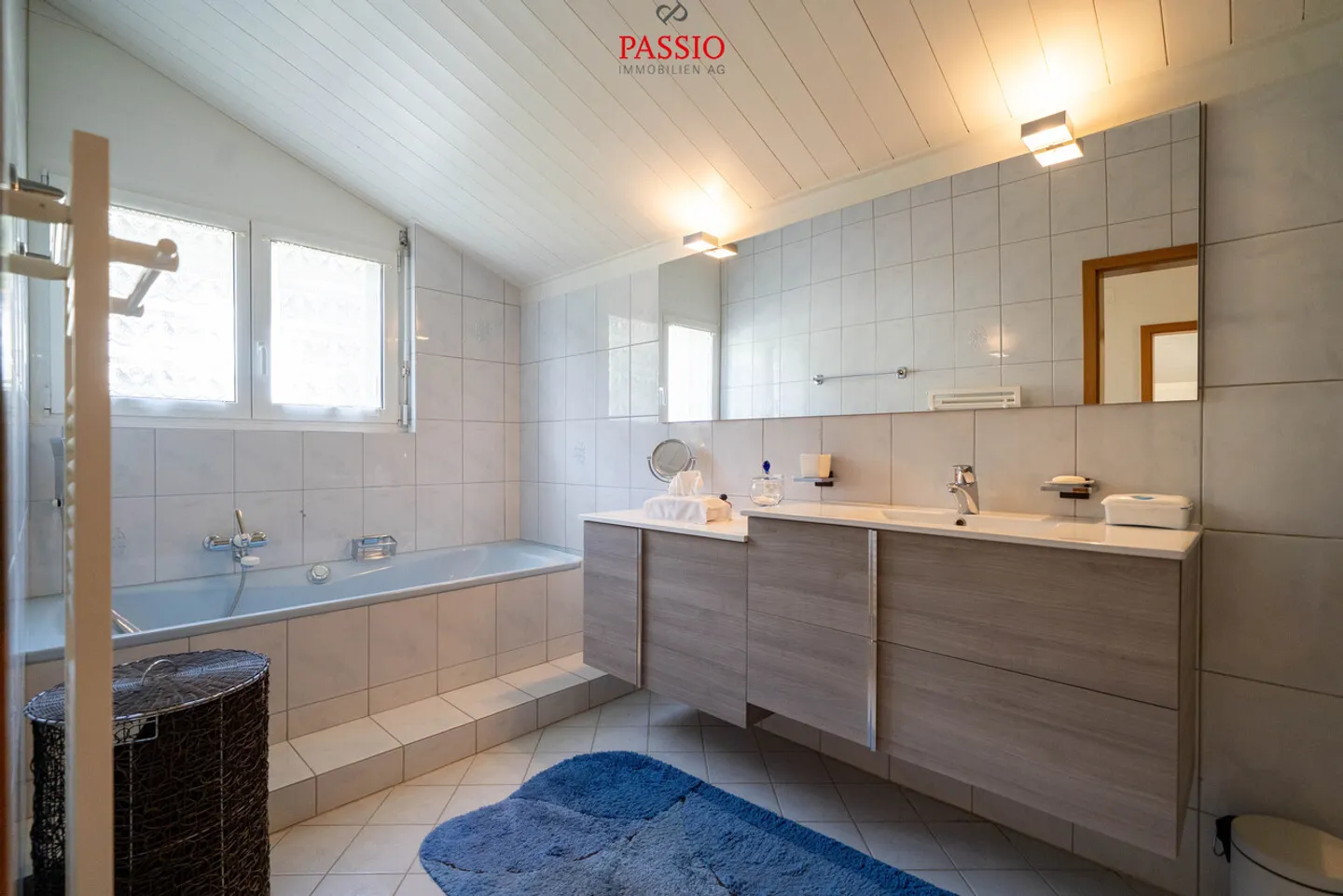 Einfamilienhaus mit 5,5 Zimmern, Swimmingpool und großem Garten - Foto 17 von 37