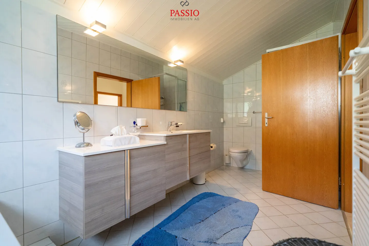 Einfamilienhaus mit 5,5 Zimmern, Swimmingpool und großem Garten - Foto 18 von 37