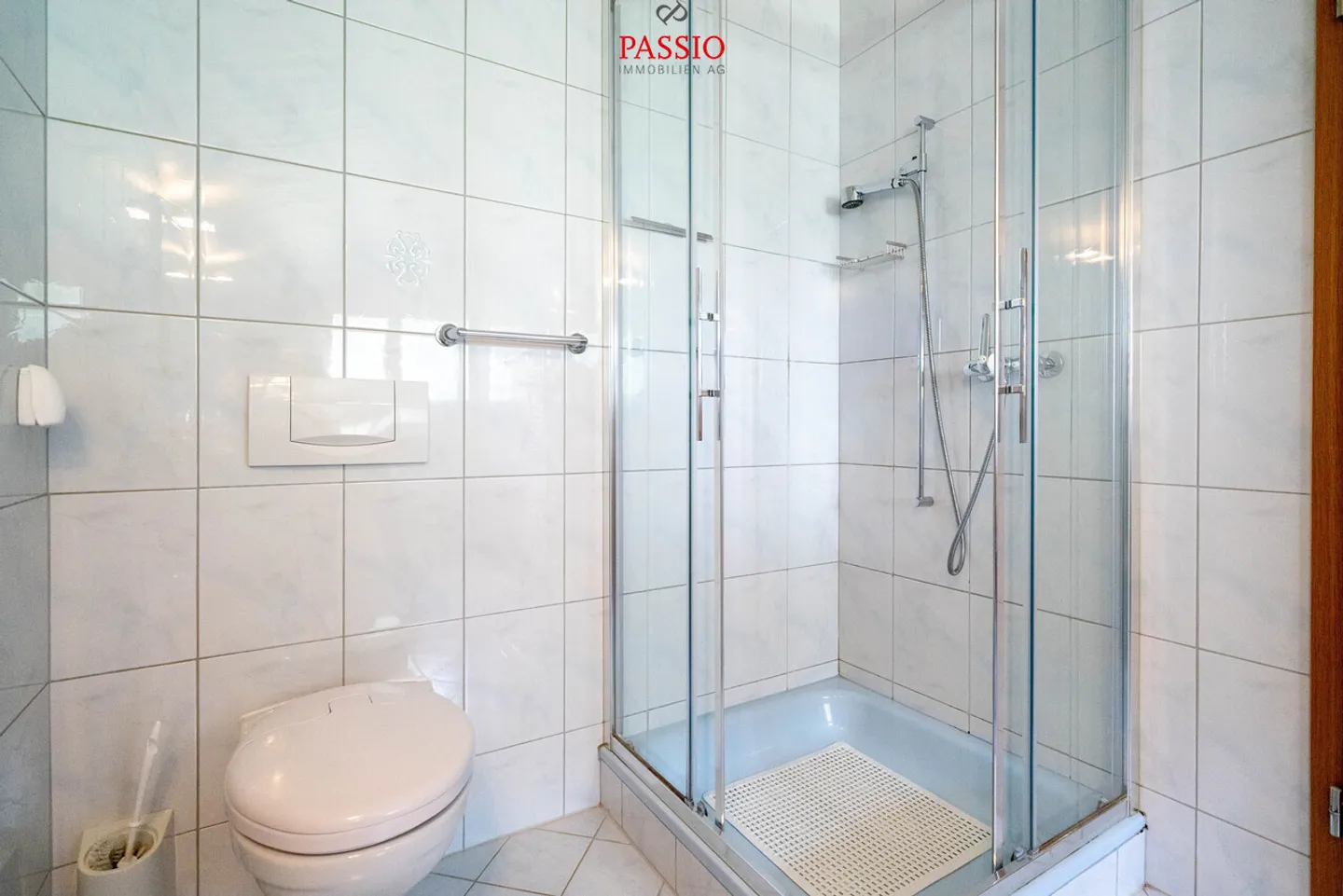 Einfamilienhaus mit 5,5 Zimmern, Swimmingpool und großem Garten - Foto 19 von 37