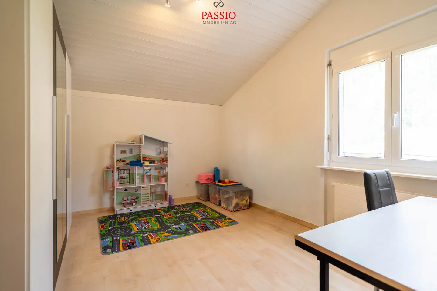 Einfamilienhaus mit 5,5 Zimmern, Swimmingpool und großem Garten - Foto 21 von 37