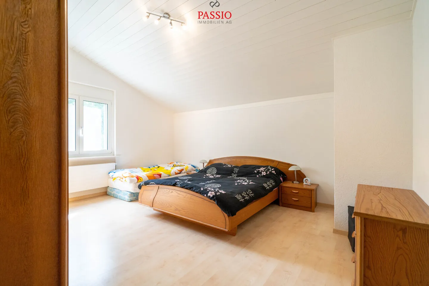 Einfamilienhaus mit 5,5 Zimmern, Swimmingpool und großem Garten - Foto 22 von 37