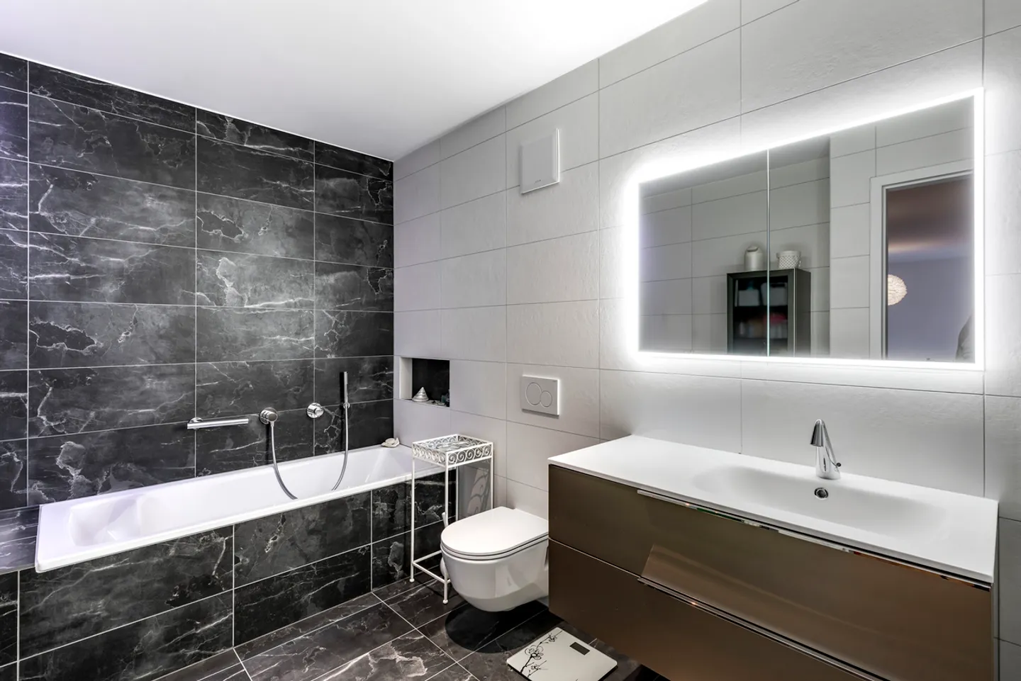 Magnificent 4.5 room ground floor apartment 3 minutes from Broc - Photo 8 of 9