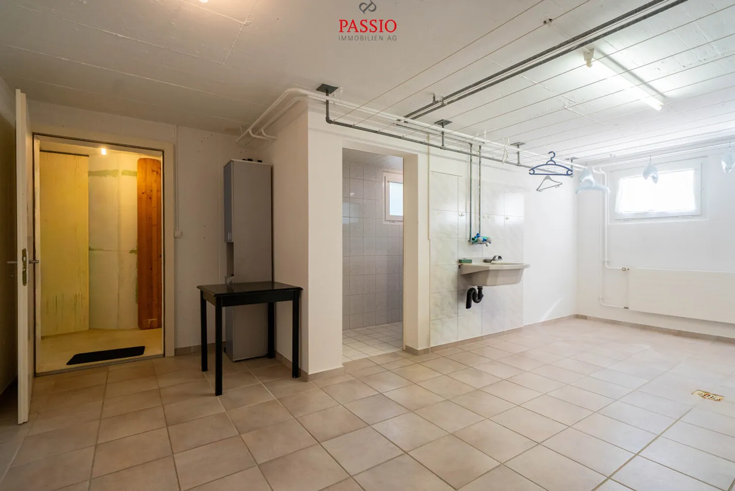 Einfamilienhaus mit 5,5 Zimmern, Swimmingpool und großem Garten - Foto 26 von 37