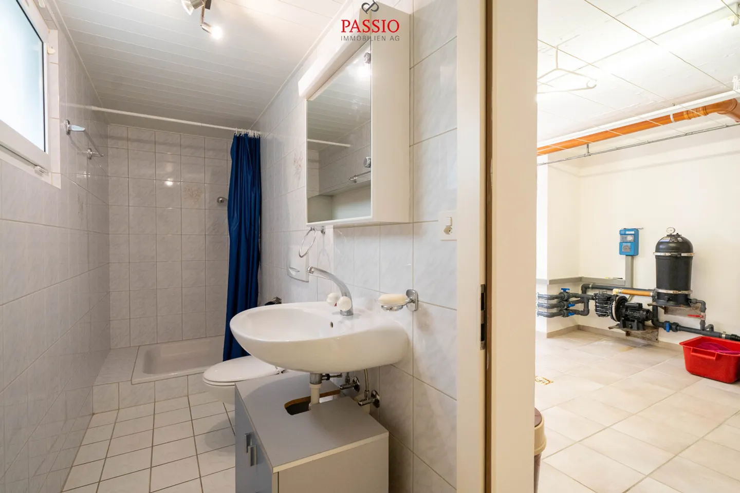 Einfamilienhaus mit 5,5 Zimmern, Swimmingpool und großem Garten - Foto 27 von 37