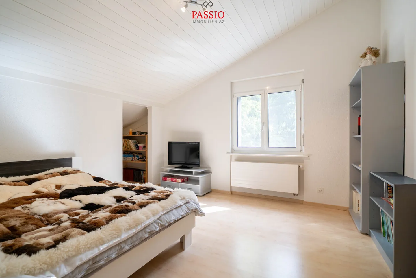 Einfamilienhaus mit 5,5 Zimmern, Swimmingpool und großem Garten - Foto 24 von 37