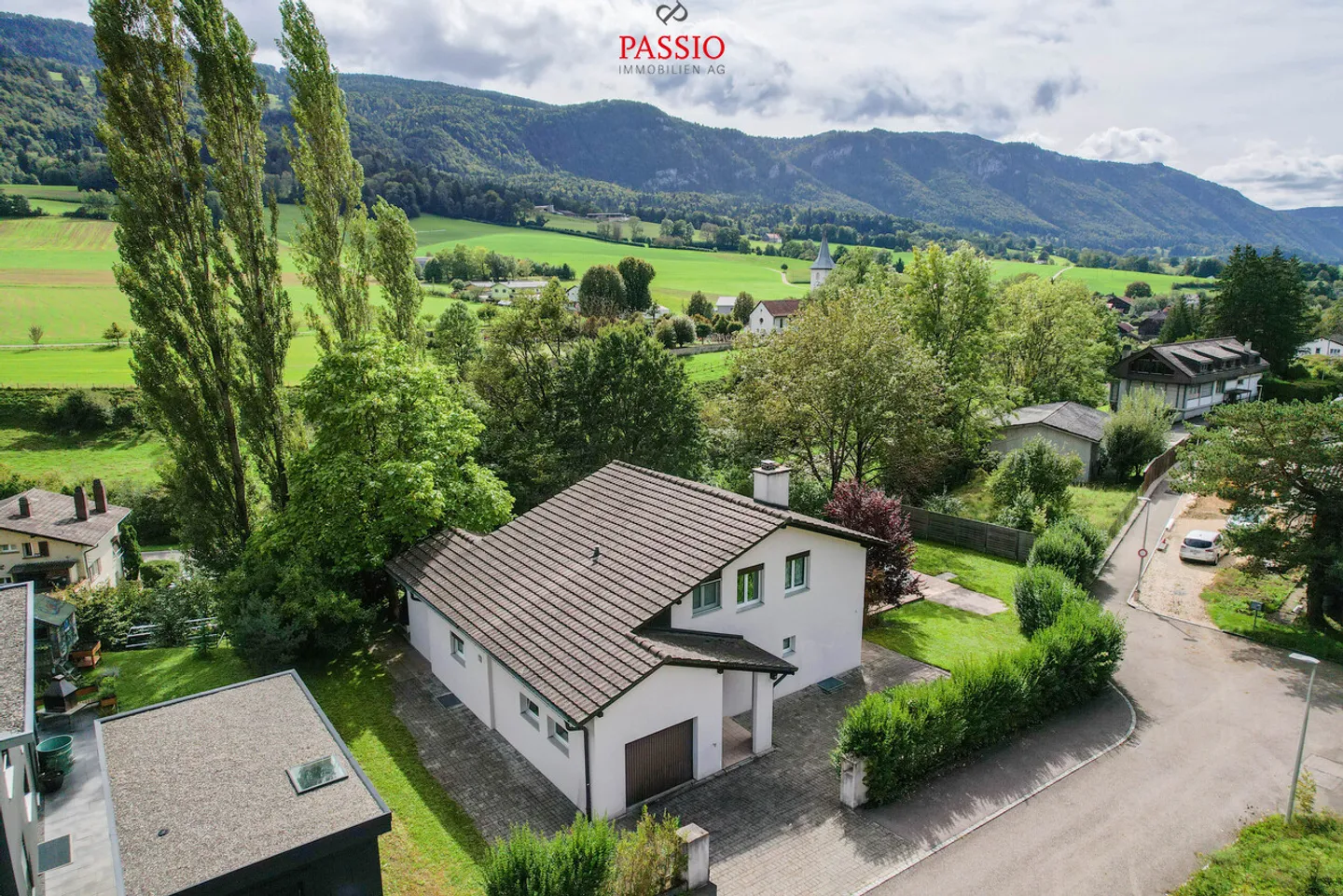 Einfamilienhaus mit 5,5 Zimmern, Swimmingpool und großem Garten - Foto 32 von 37