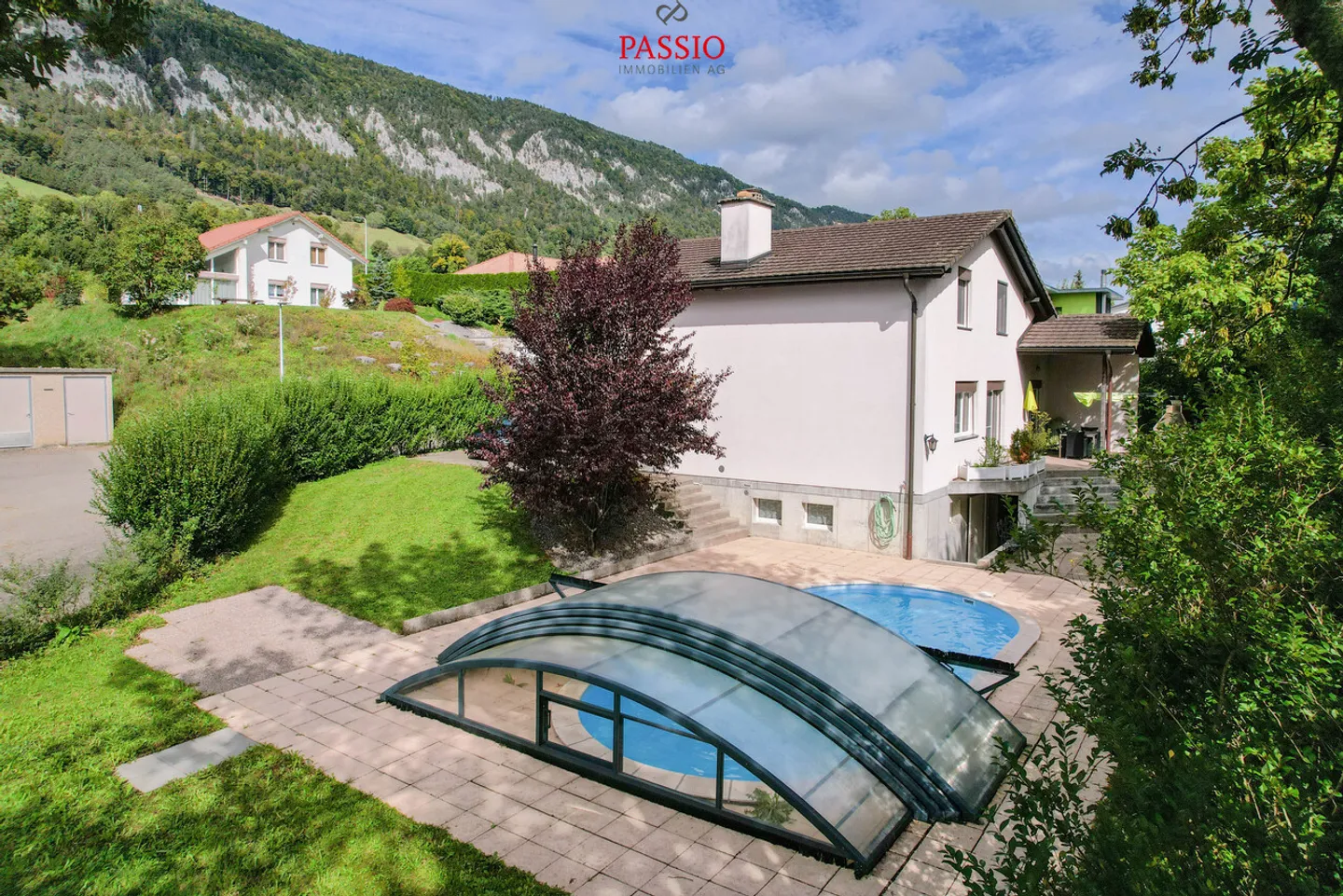 Einfamilienhaus mit 5,5 Zimmern, Swimmingpool und großem Garten - Foto 35 von 37