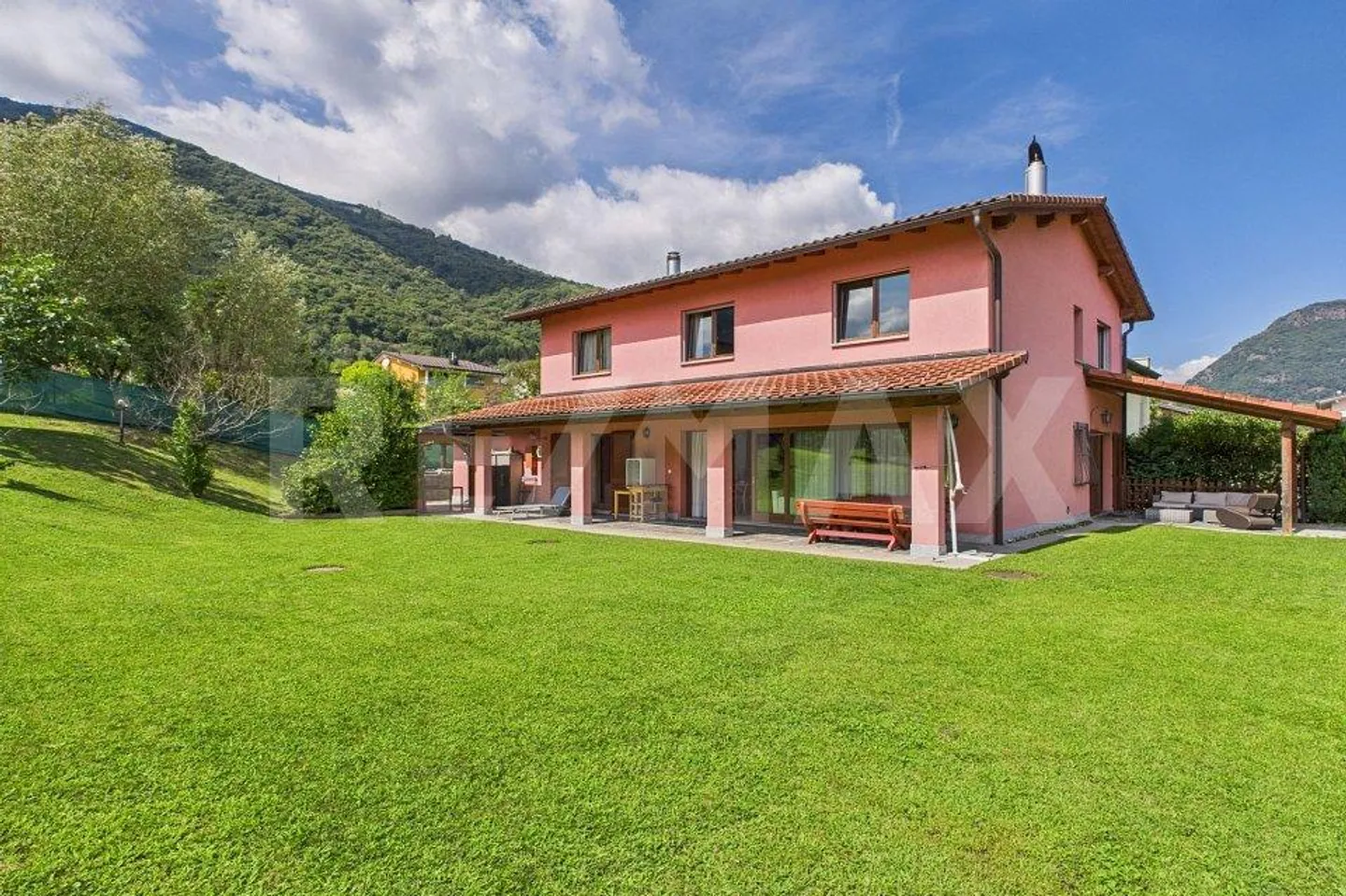 Unabhängige Villa mit großem Garten und charakteristischem Grottino in ... - Foto 1 von 13