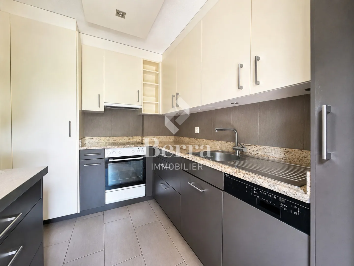 Appartement spacieux avec balcon - Photo 5 sur 13