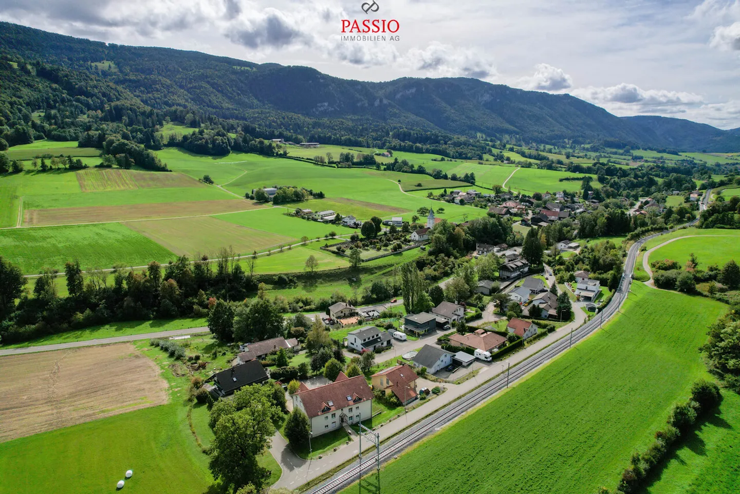 Einfamilienhaus mit 5,5 Zimmern, Swimmingpool und großem Garten - Foto 36 von 37