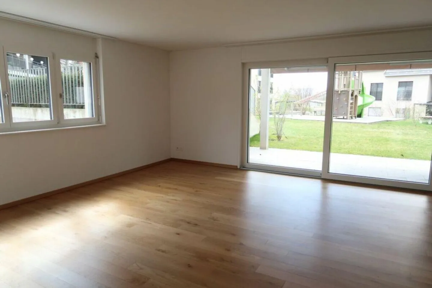 Moderno appartamento di 4 1/2 stanze al piano terra - Foto 3 di 7