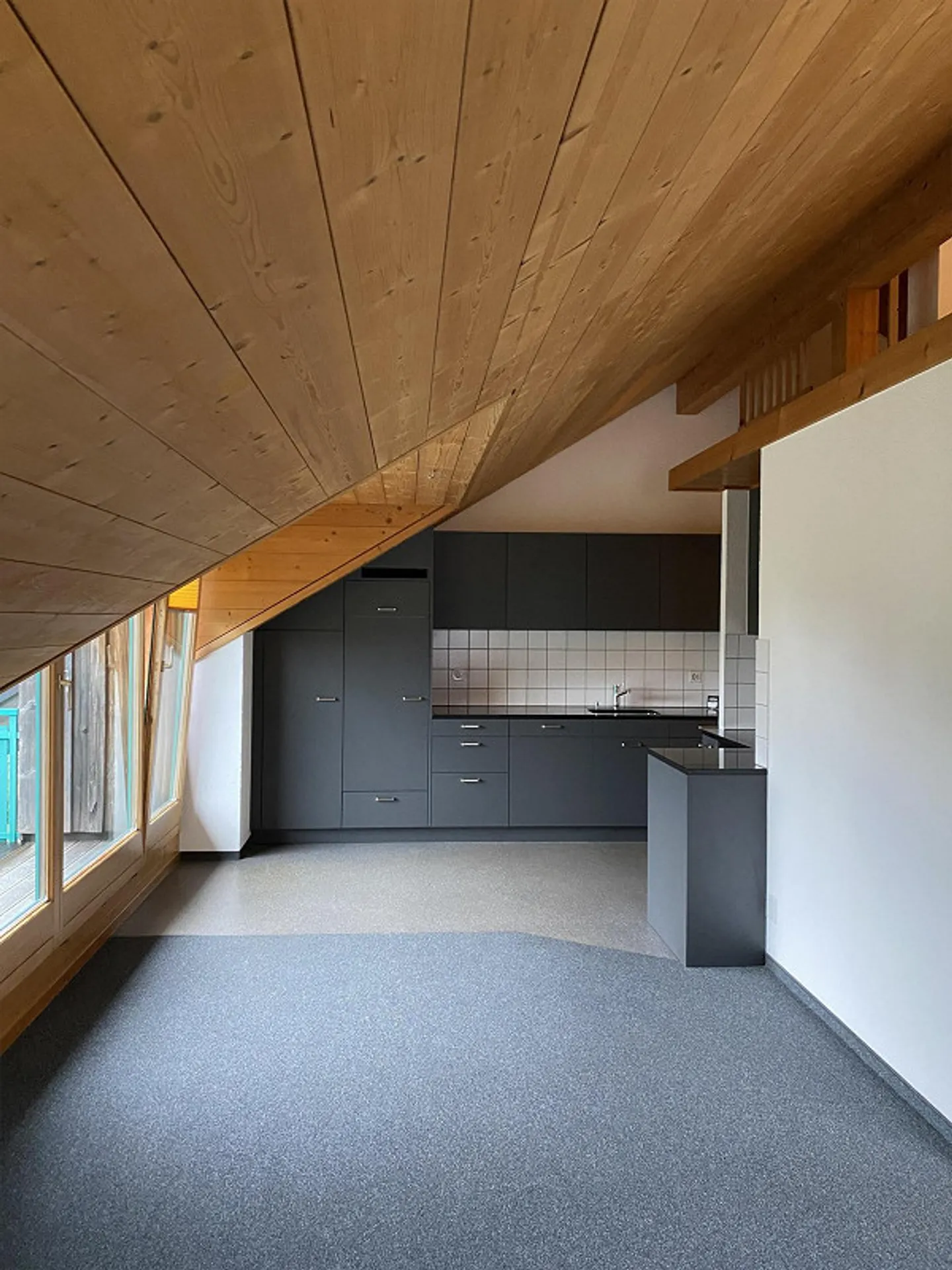 Grosszügige Dachwohnung zu vermieten - Foto 4 von 8