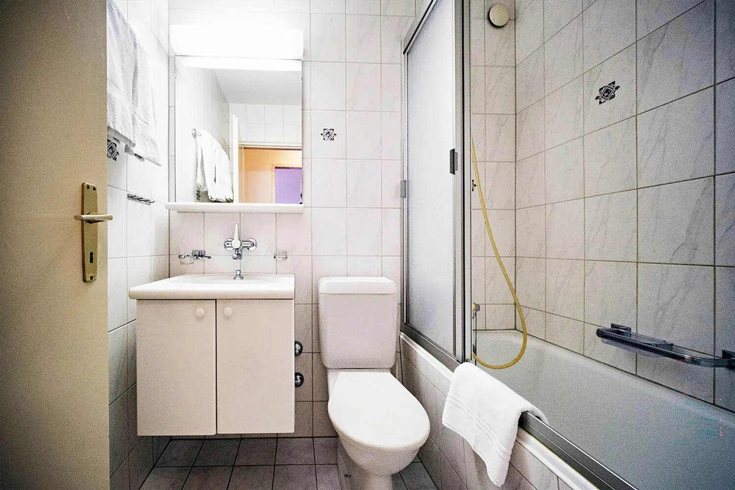 With Swimming Pool - Holiday Apartment with Balcony - Photo 4 of 5