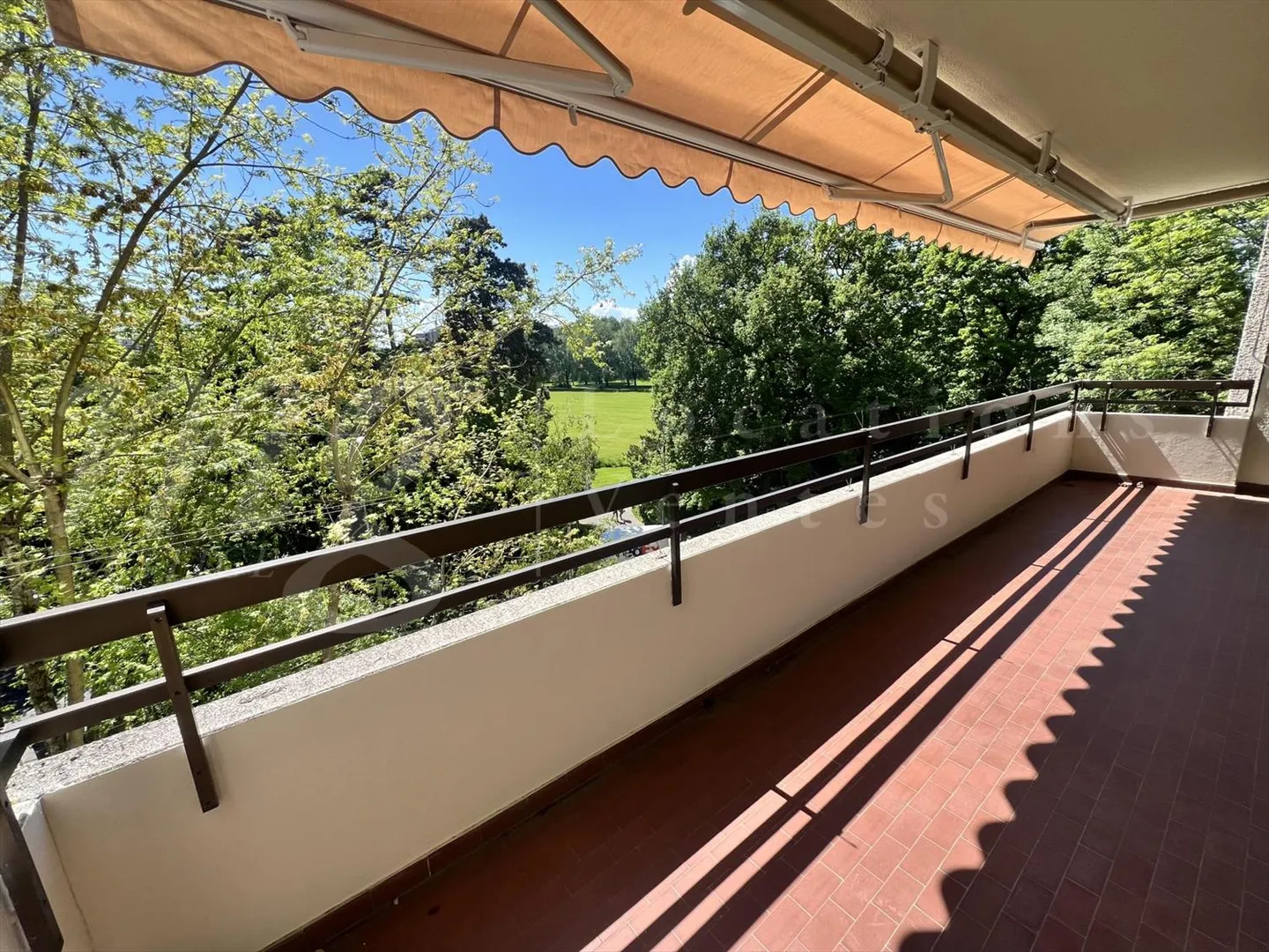 ON PARK BERTRAND!! LARGE 300 m2 APARTMENT WITH TERRACE AND BALCONY - 5 rooms - Photo 1 of 10
