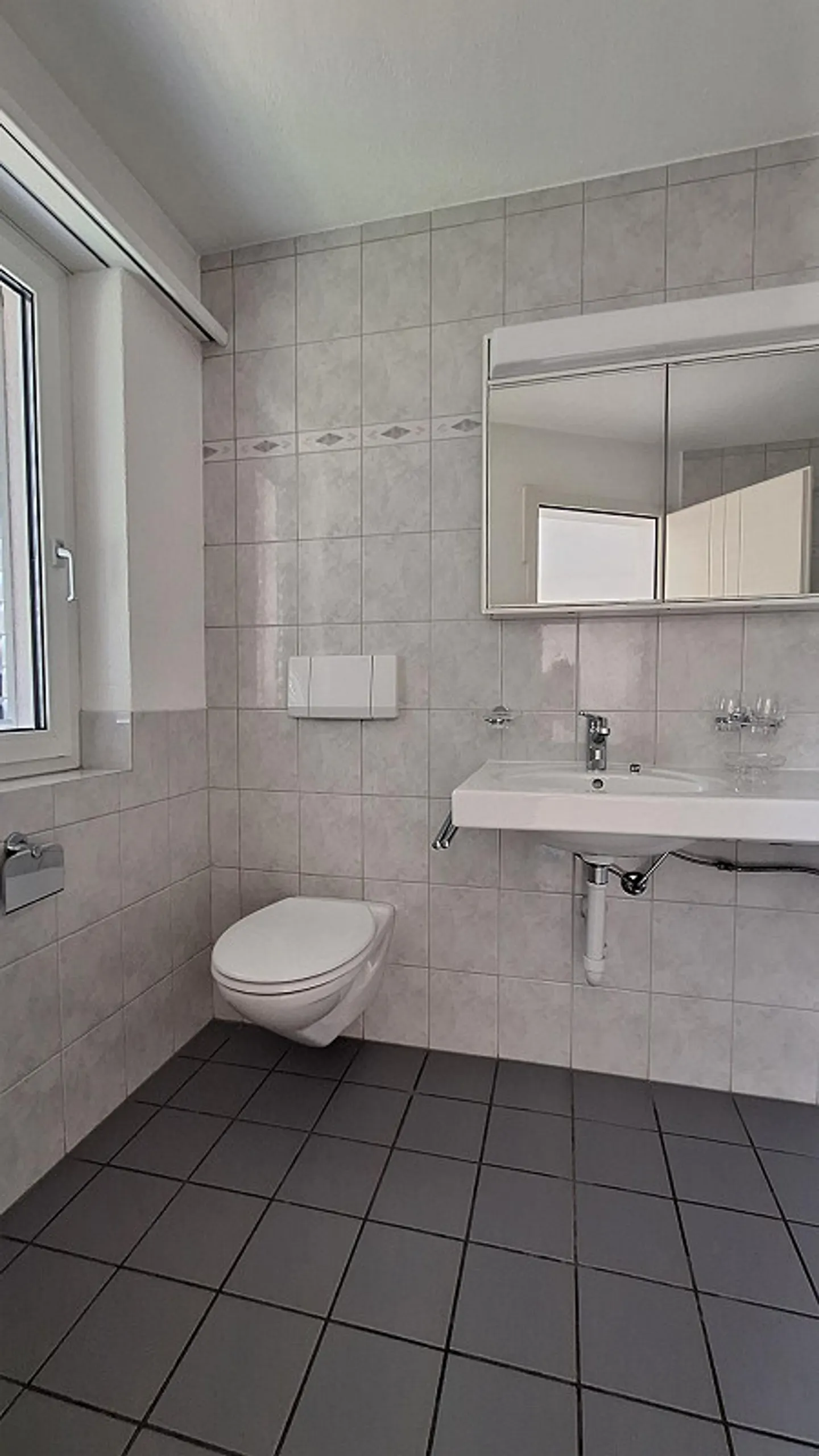 Geräumige Wohnung mit grossem Balkon - Foto 2 von 13