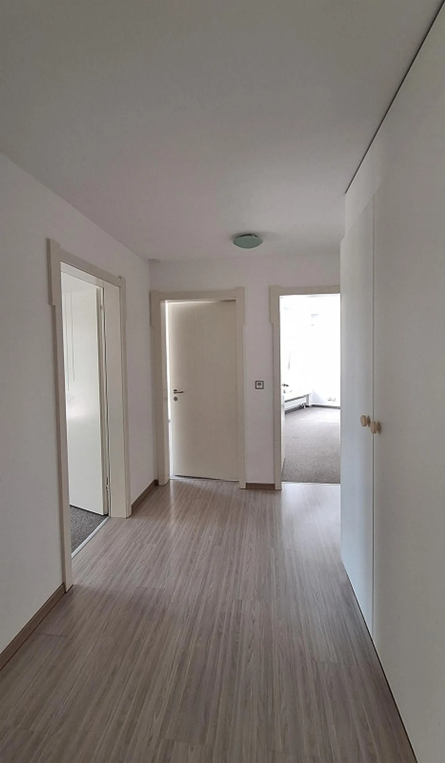 Geräumige Wohnung mit grossem Balkon - Foto 11 von 13