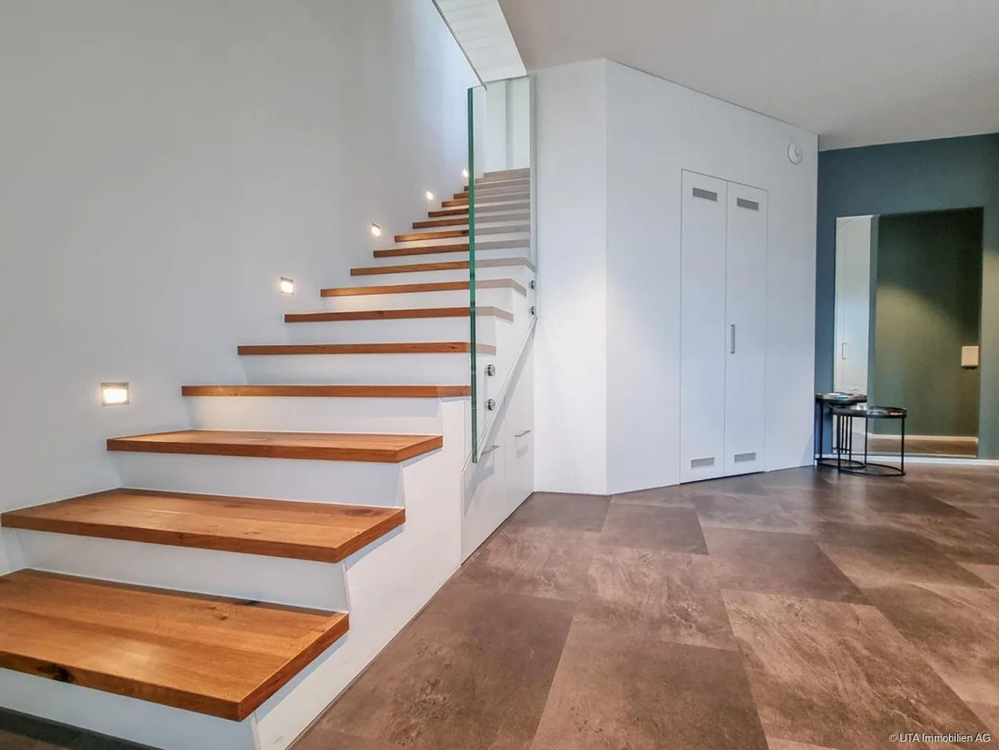 Aussergewöhnliche Maisonettewohnung mit Komfort auf allen Ebenen - Foto 4 von 15