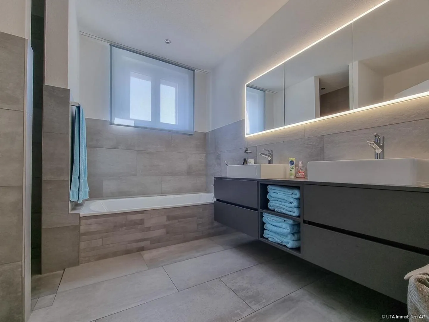 Aussergewöhnliche Maisonettewohnung mit Komfort auf allen Ebenen - Foto 7 von 15