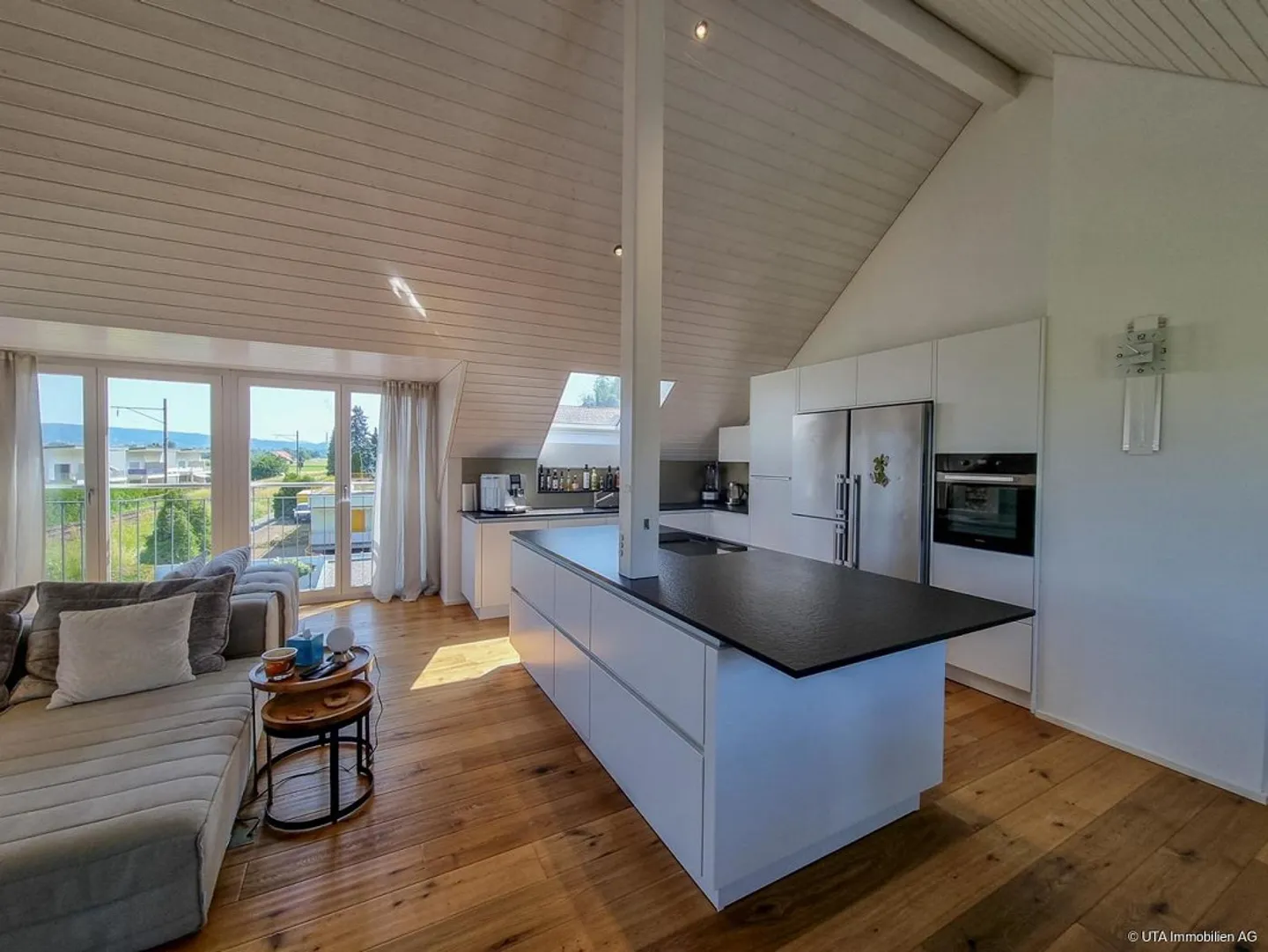 Aussergewöhnliche Maisonettewohnung mit Komfort auf allen Ebenen - Foto 9 von 15