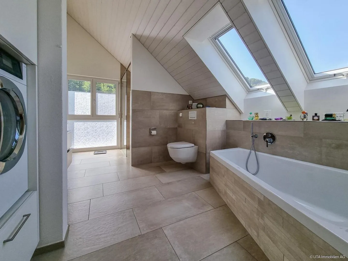 Aussergewöhnliche Maisonettewohnung mit Komfort auf allen Ebenen - Foto 11 von 15