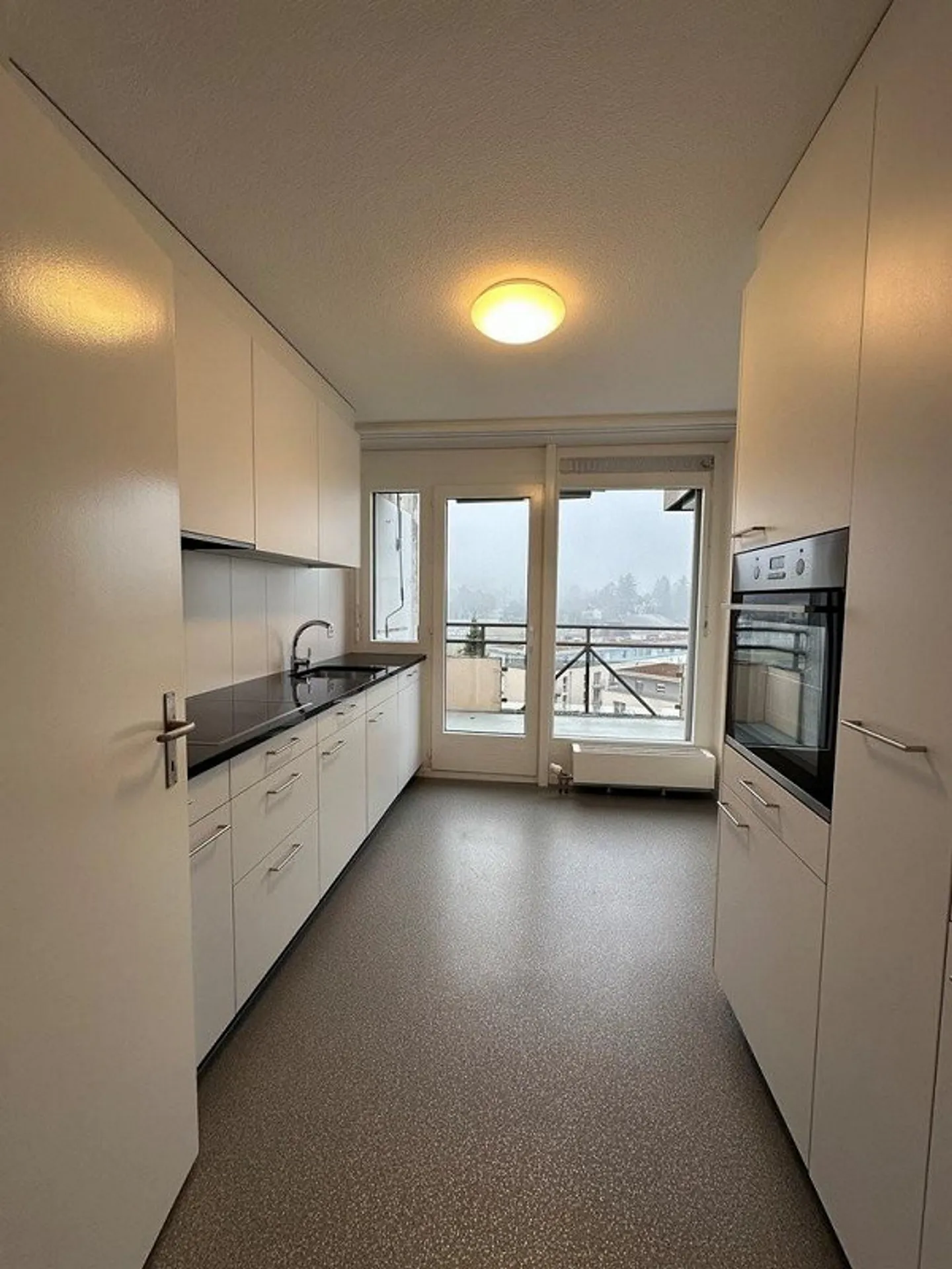 Living on the top floor with a magnificent view - Photo 3 of 5