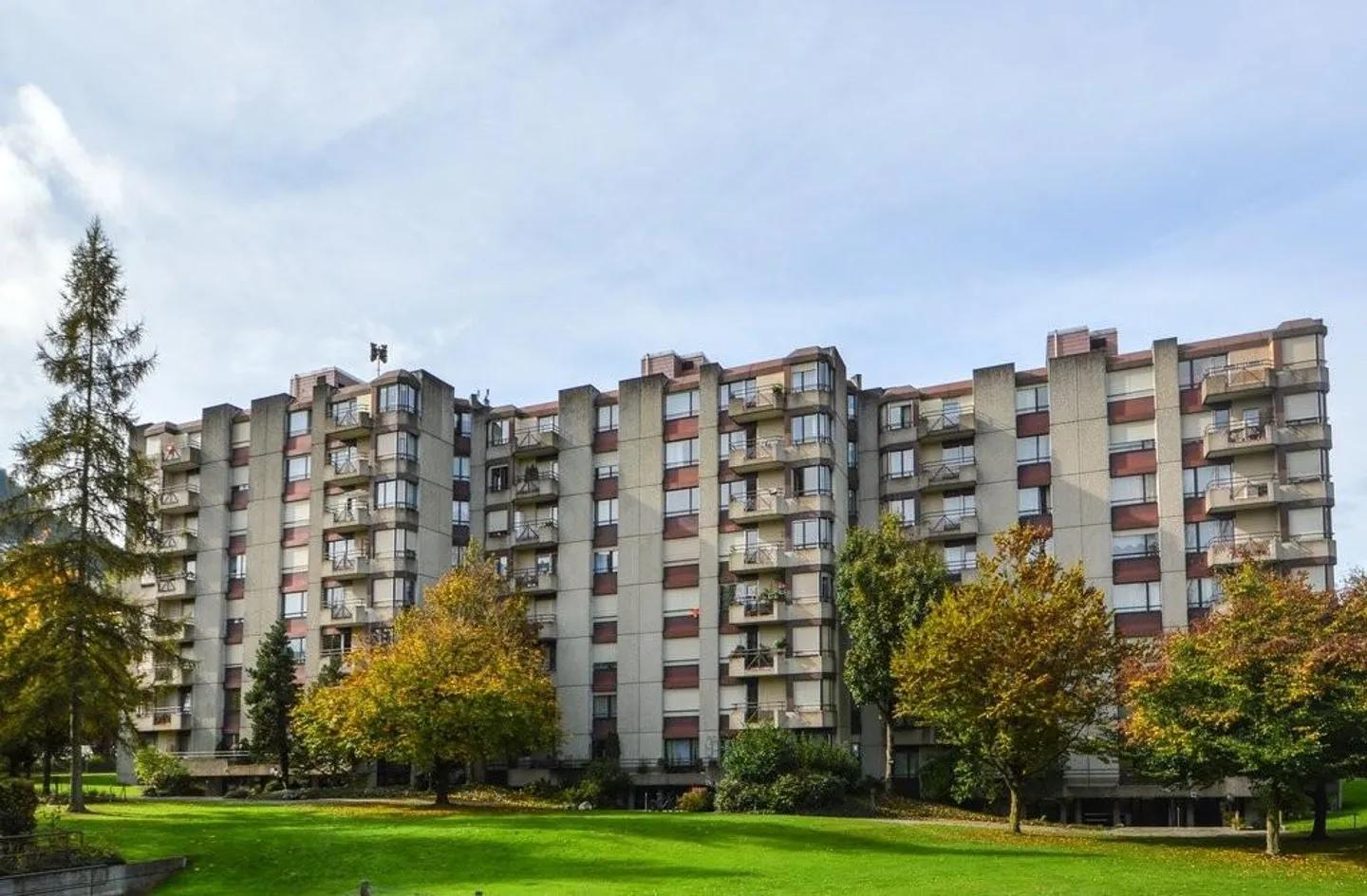 Living on the top floor with a magnificent view - Photo 2 of 5