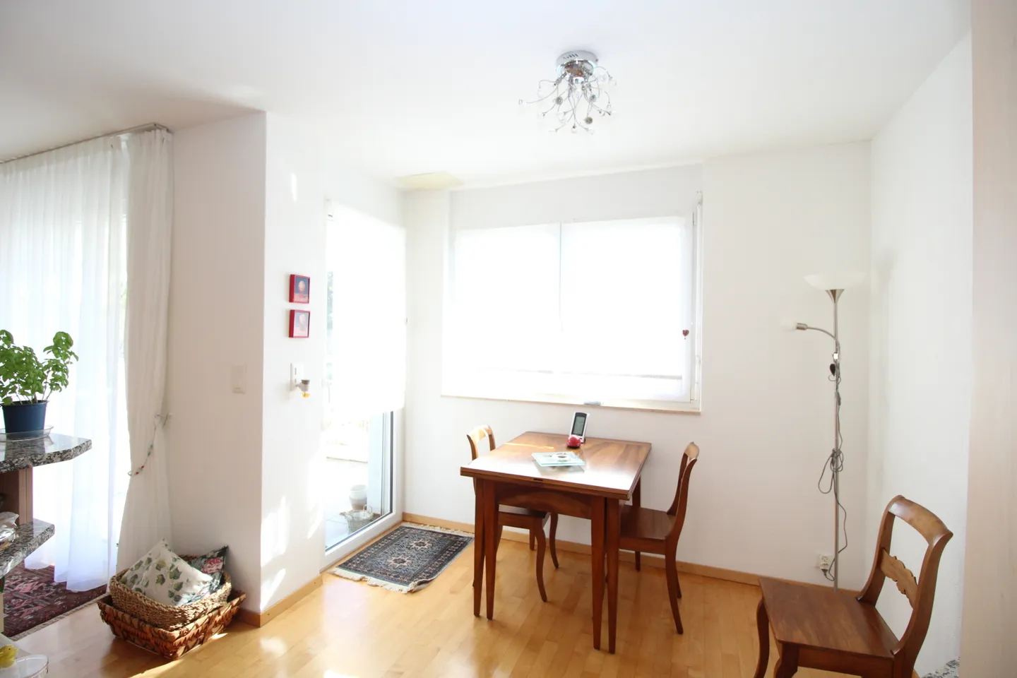 Spacious Apartment with Terrace - Photo 6 of 13