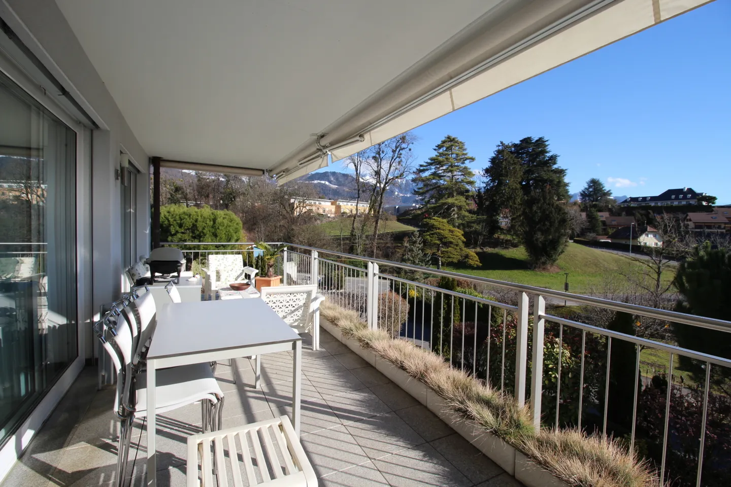 Spacious Apartment with Terrace - Photo 2 of 13