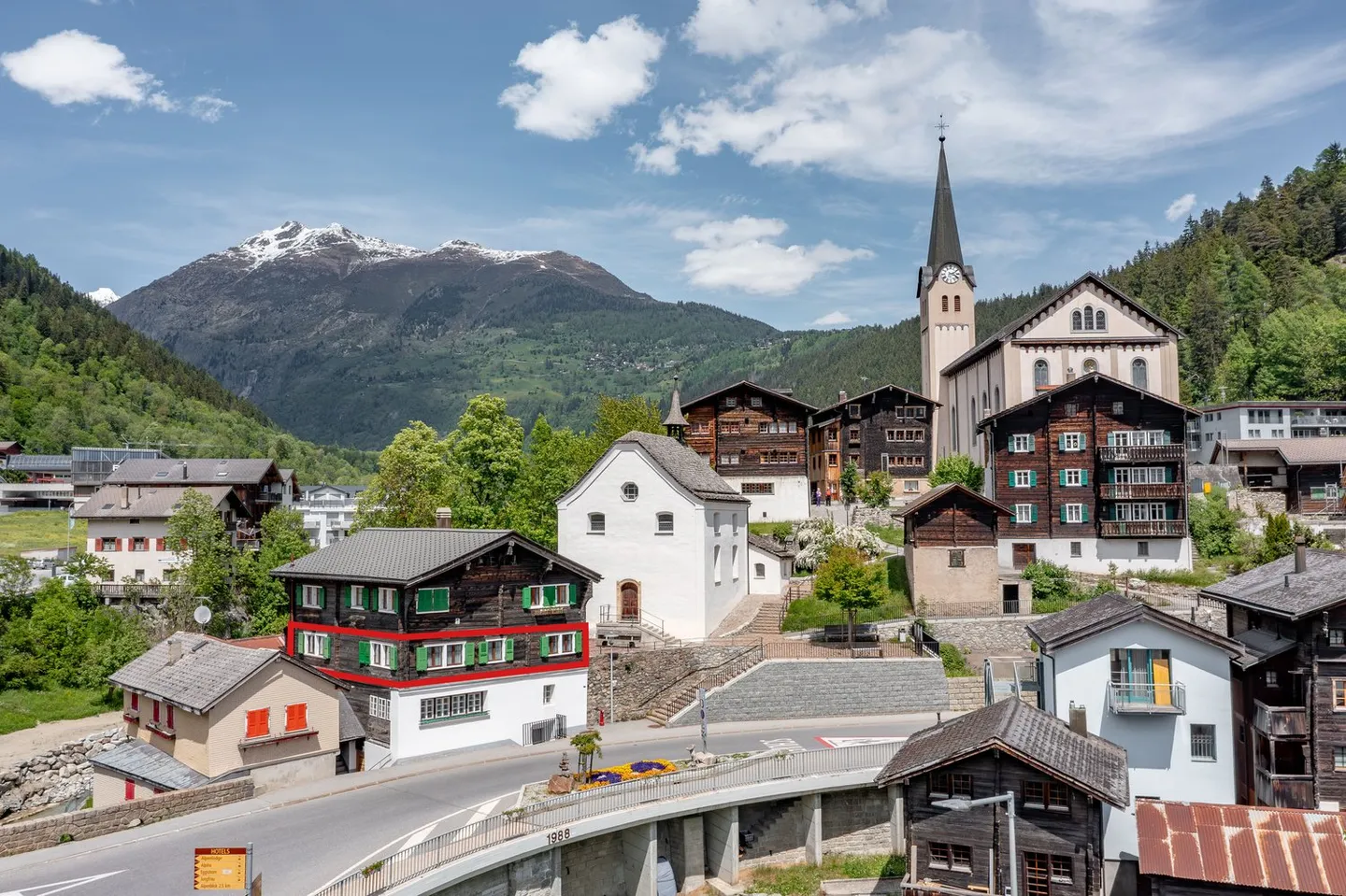 Appartement authentique de 4,5 pièces dans le centre historique du village de Fiesch - Photo 1 sur 12