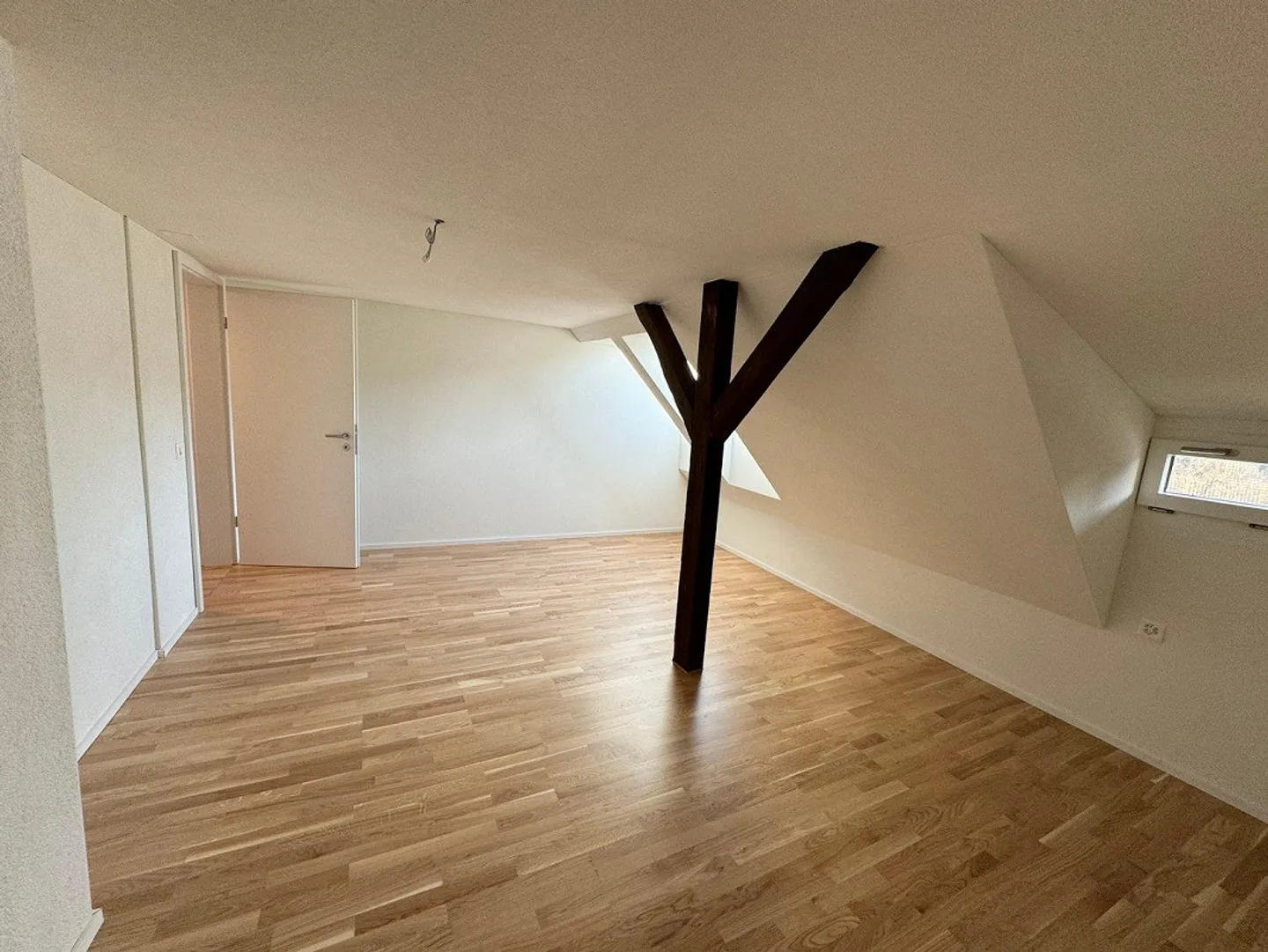 Modern apartment in a central location for rent - Photo 3 of 9