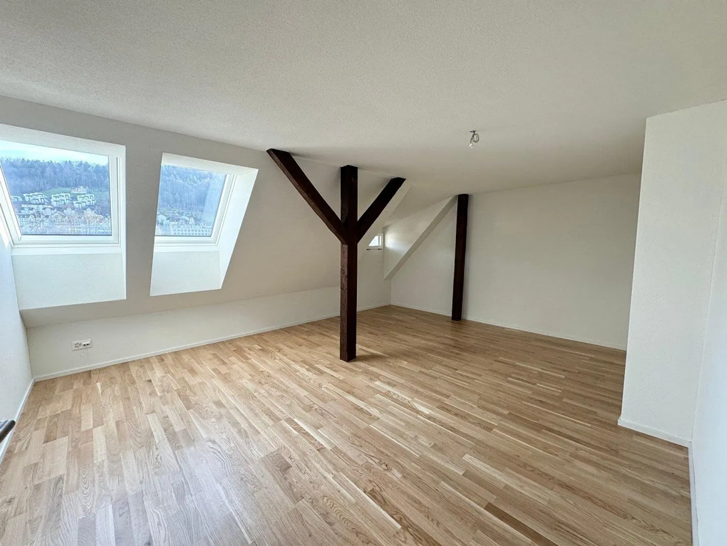 Modern apartment in a central location for rent - Photo 4 of 9