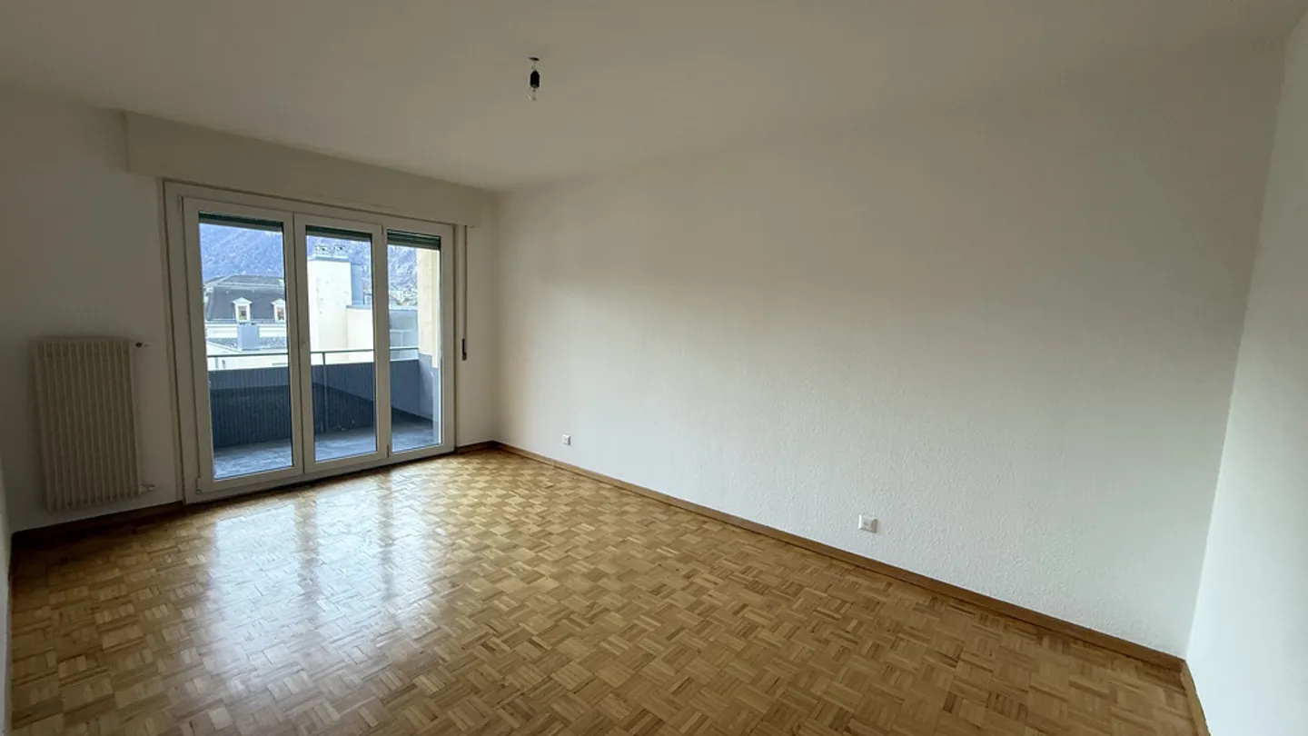 For rent 4.5 rooms on the 5th floor - Photo 3 of 8