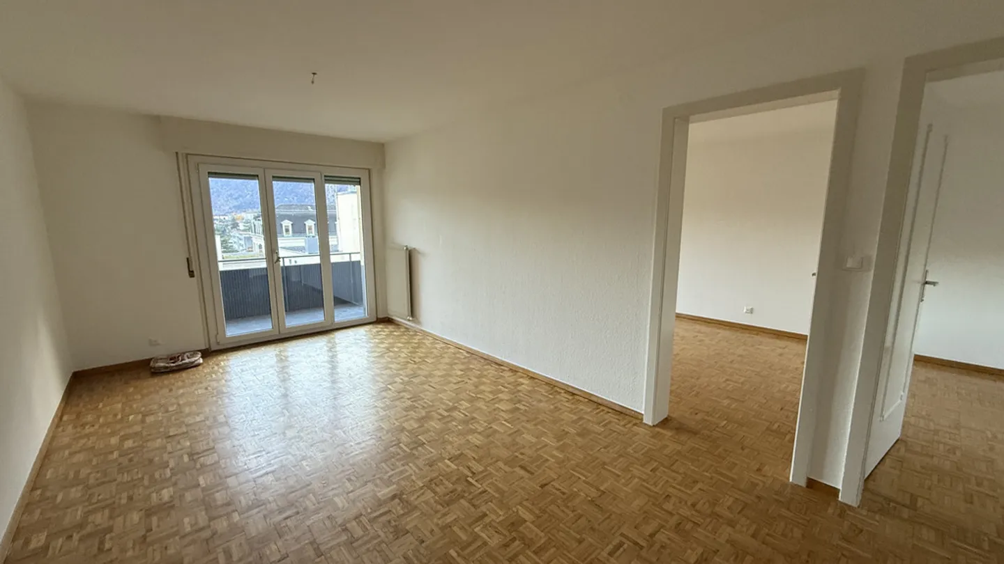 For rent 4.5 rooms on the 5th floor - Photo 4 of 8