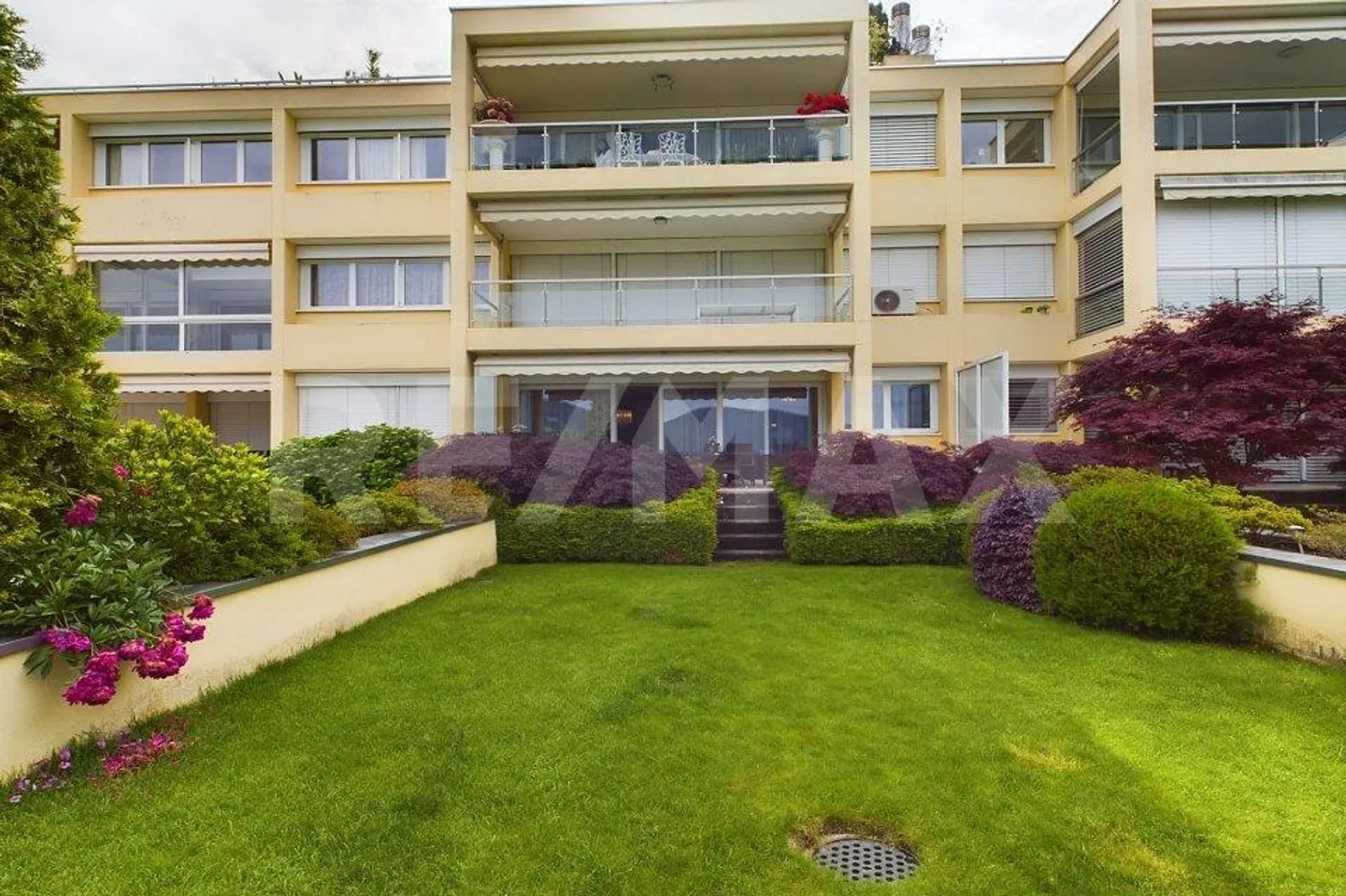 4½ Room Apartment with Dream View and Private Garden - Photo 4 of 13