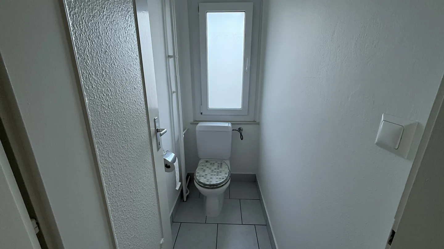 For rent 4.5 rooms on the 5th floor - Photo 8 of 8