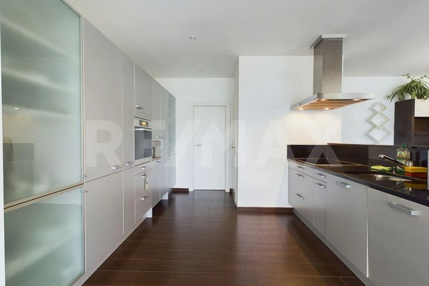 4½ Room Apartment with Dream View and Private Garden - Photo 9 of 13