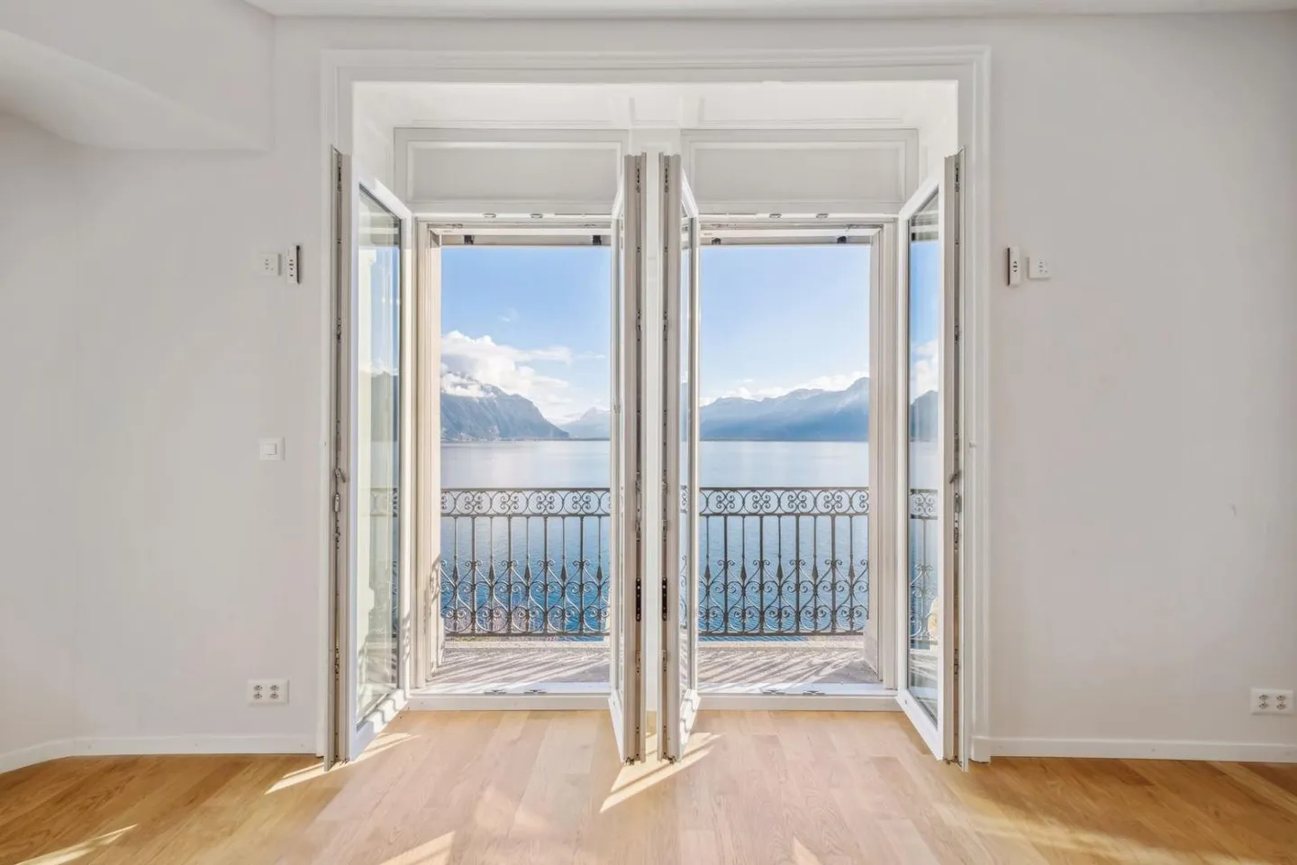 Esclusivo! Magnifico appartamento in prima fila sul lago con una vista molto bella - Foto 4 di 13